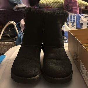 MAKE AN OFFER Bailey Button Ugg Boot